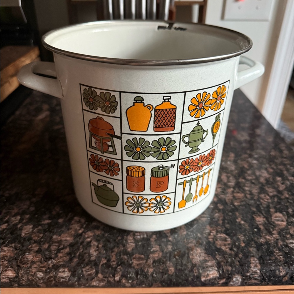 Vintage Enamel Stockpot 1970s Retro Kitchen Motif